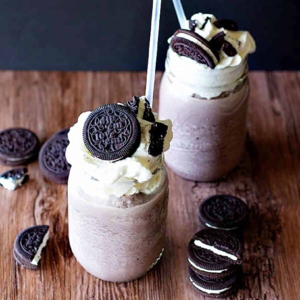 COOKIES AND MILKSHAKE