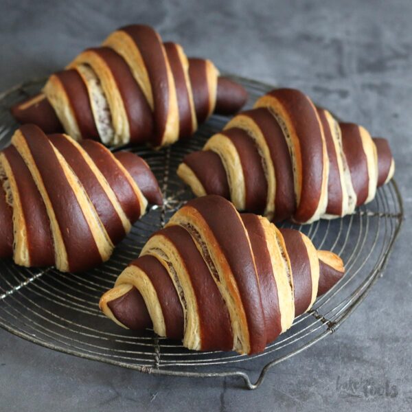 BICOLORED FRENCH CROISSANTS