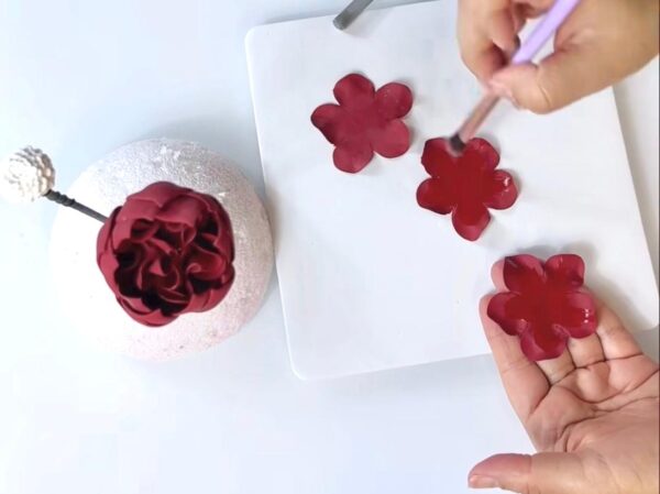 GUM PASTE FLOWER CAKE DESIGN MASTERCLASS - Image 9